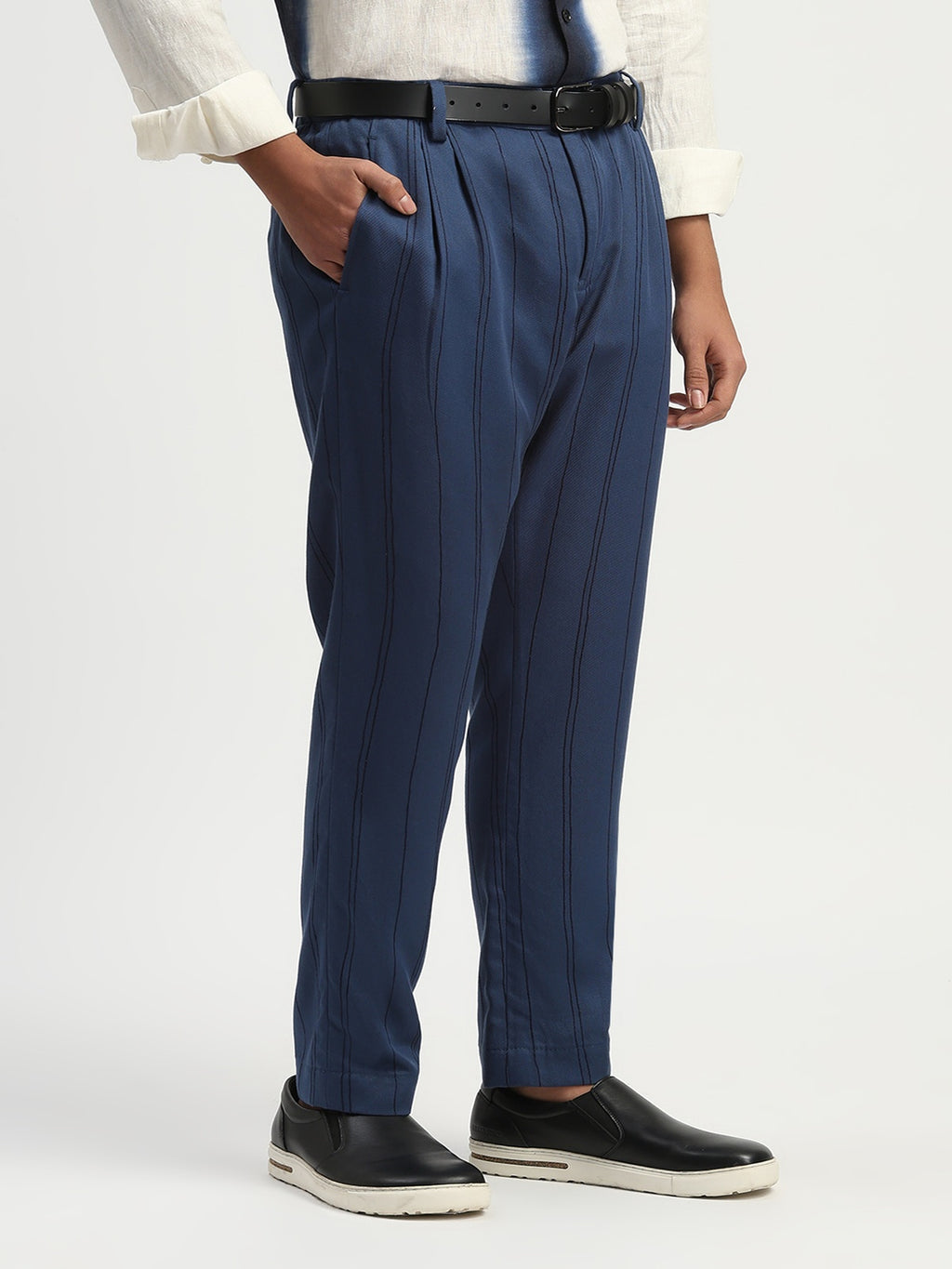 Shaded Aari Stripes Trouser