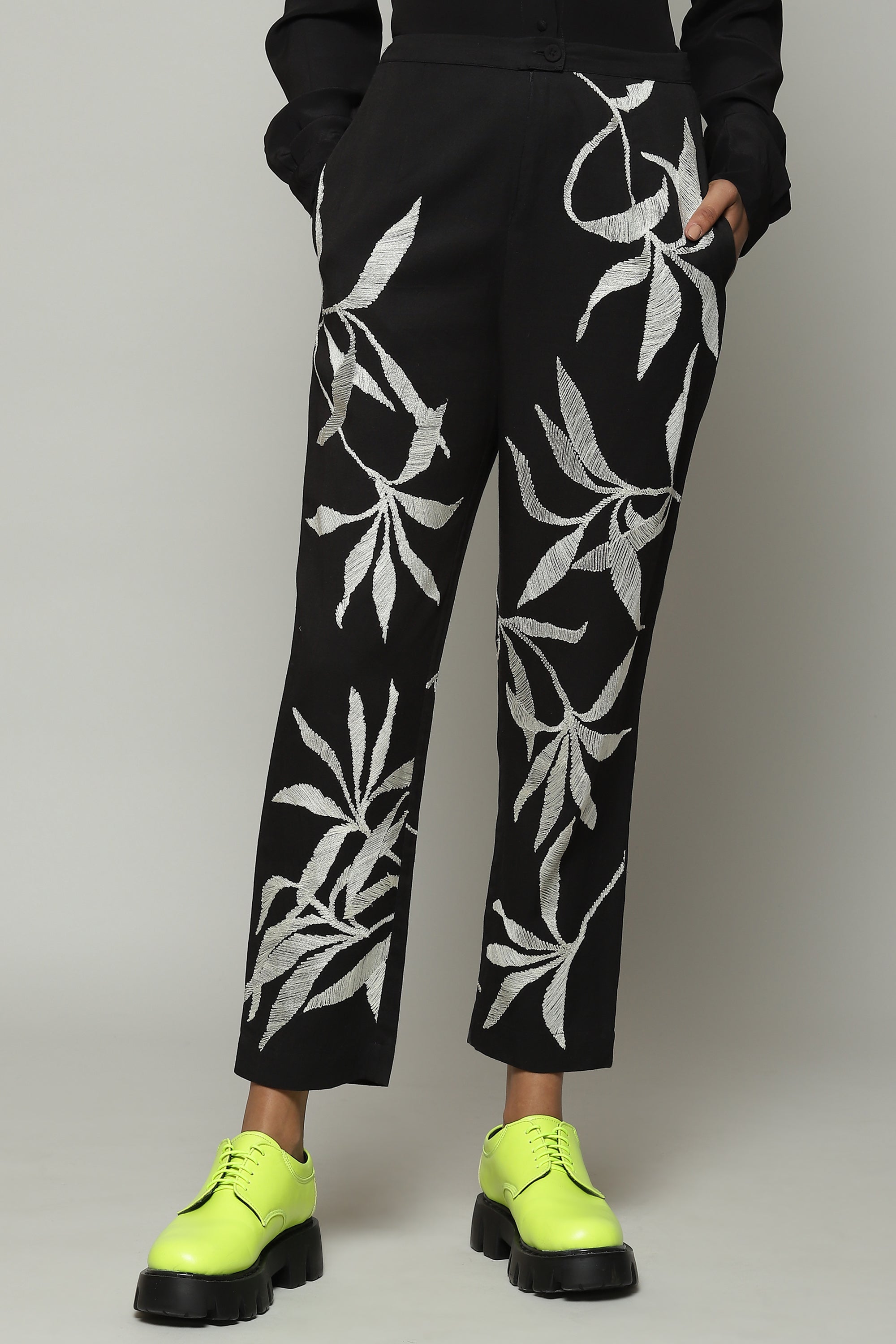 Leaf Crewel Embroidered Tencel X Flax Pant Black