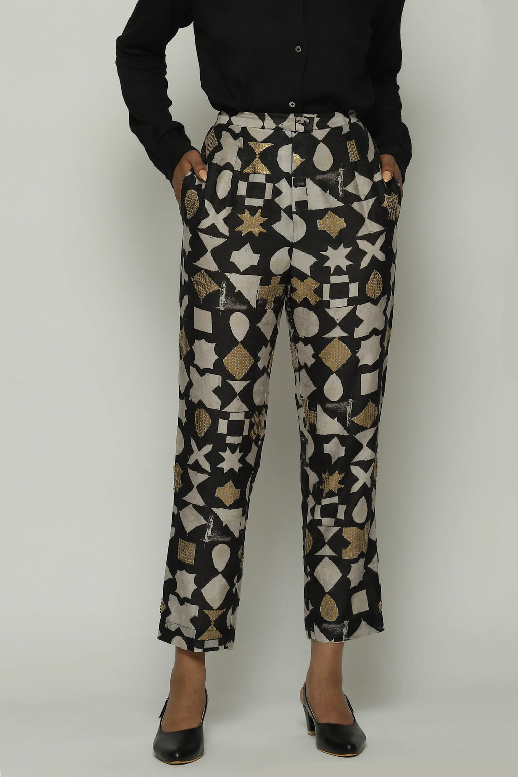 Symbol Print  & Sequins Tapered Pant
