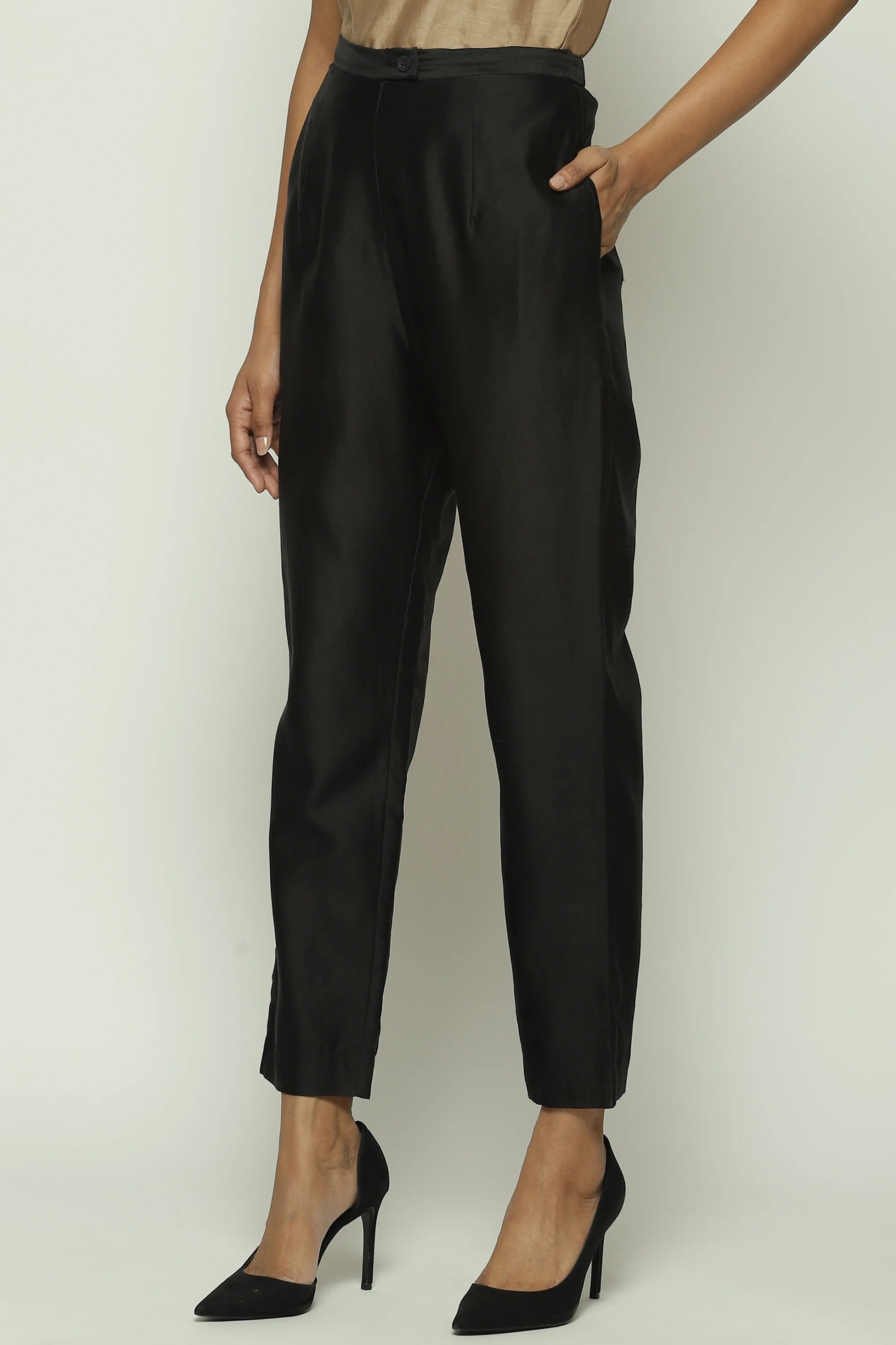 Solid Classics Tapered Pant