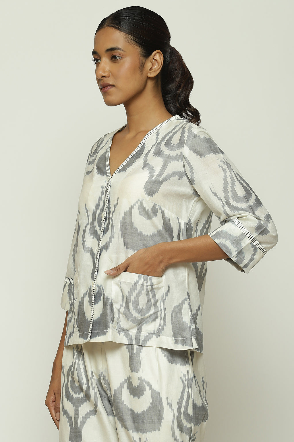 Ikat Ottoman Tulip Top