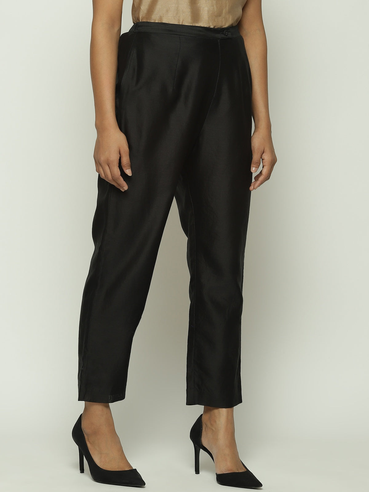 Solid Classics Tapered Pant