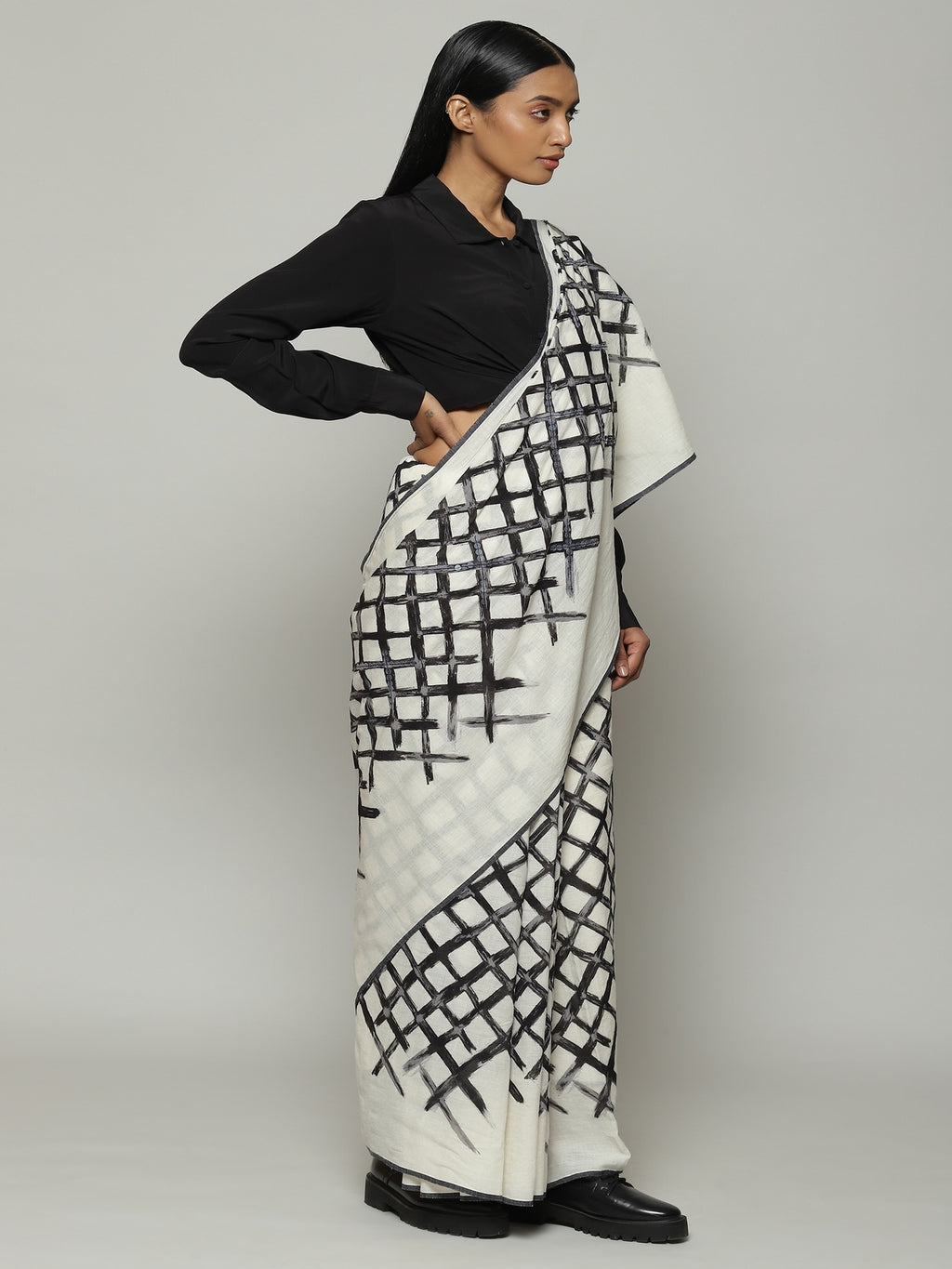 Lattice Printed Hand Woven Cotton Saree Black
