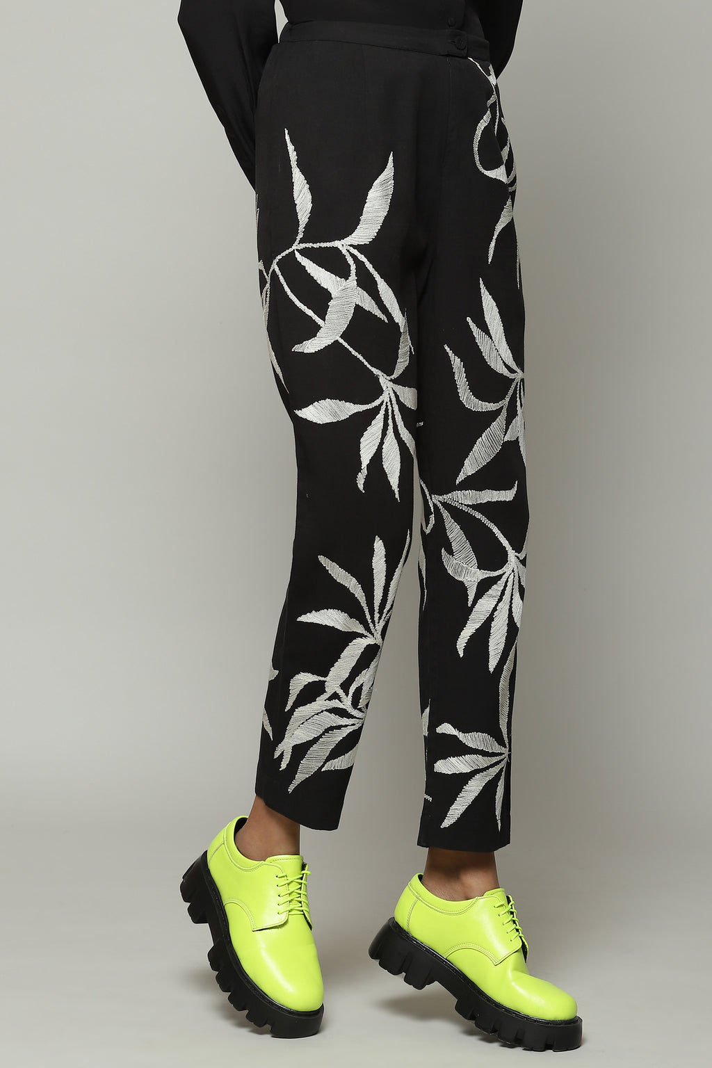 Leaf Crewel Embroidered Tencel X Flax Pant Black