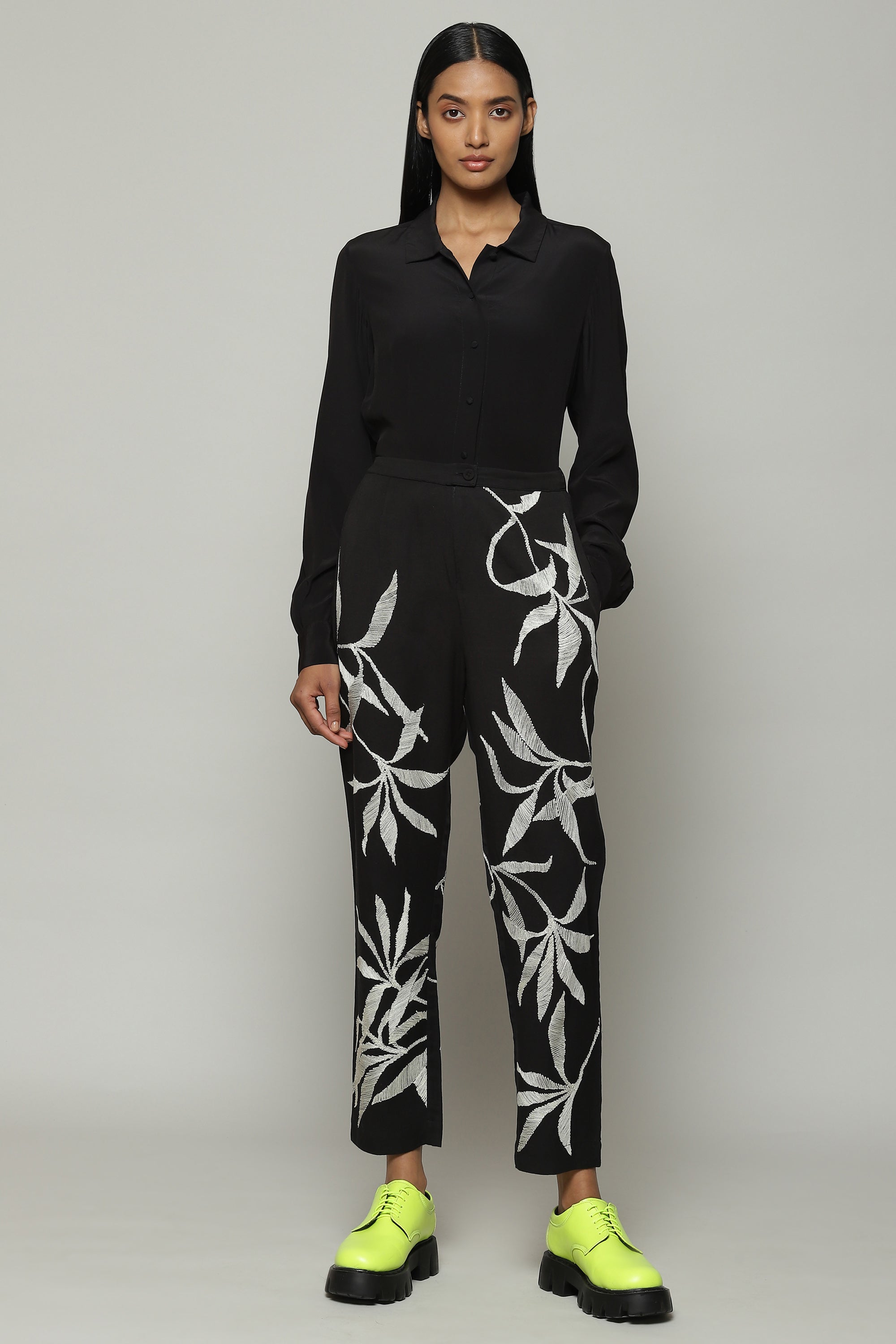 Leaf Crewel Embroidered Tencel X Flax Pant Black
