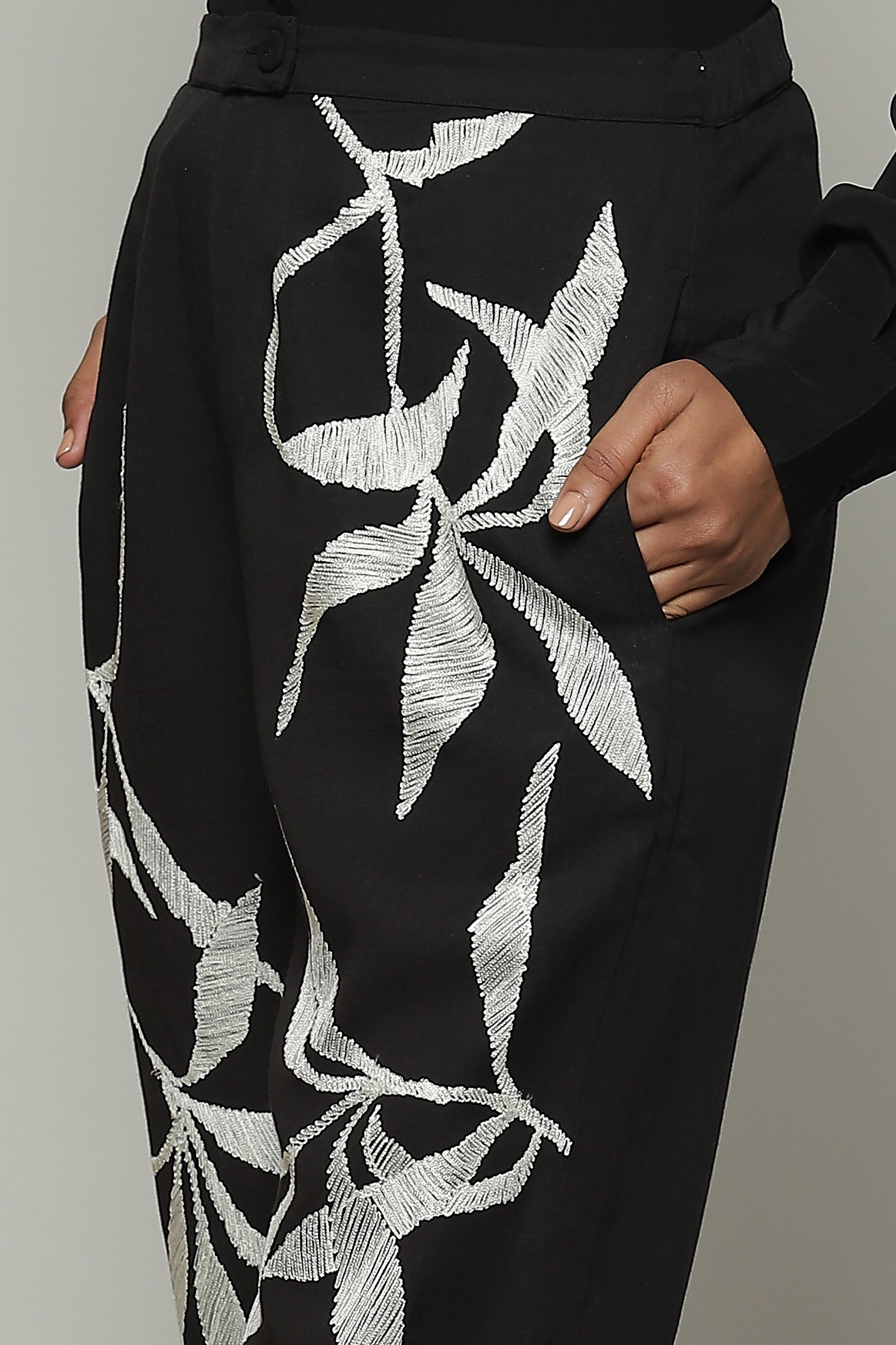 Leaf Crewel Embroidered Tencel X Flax Pant Black