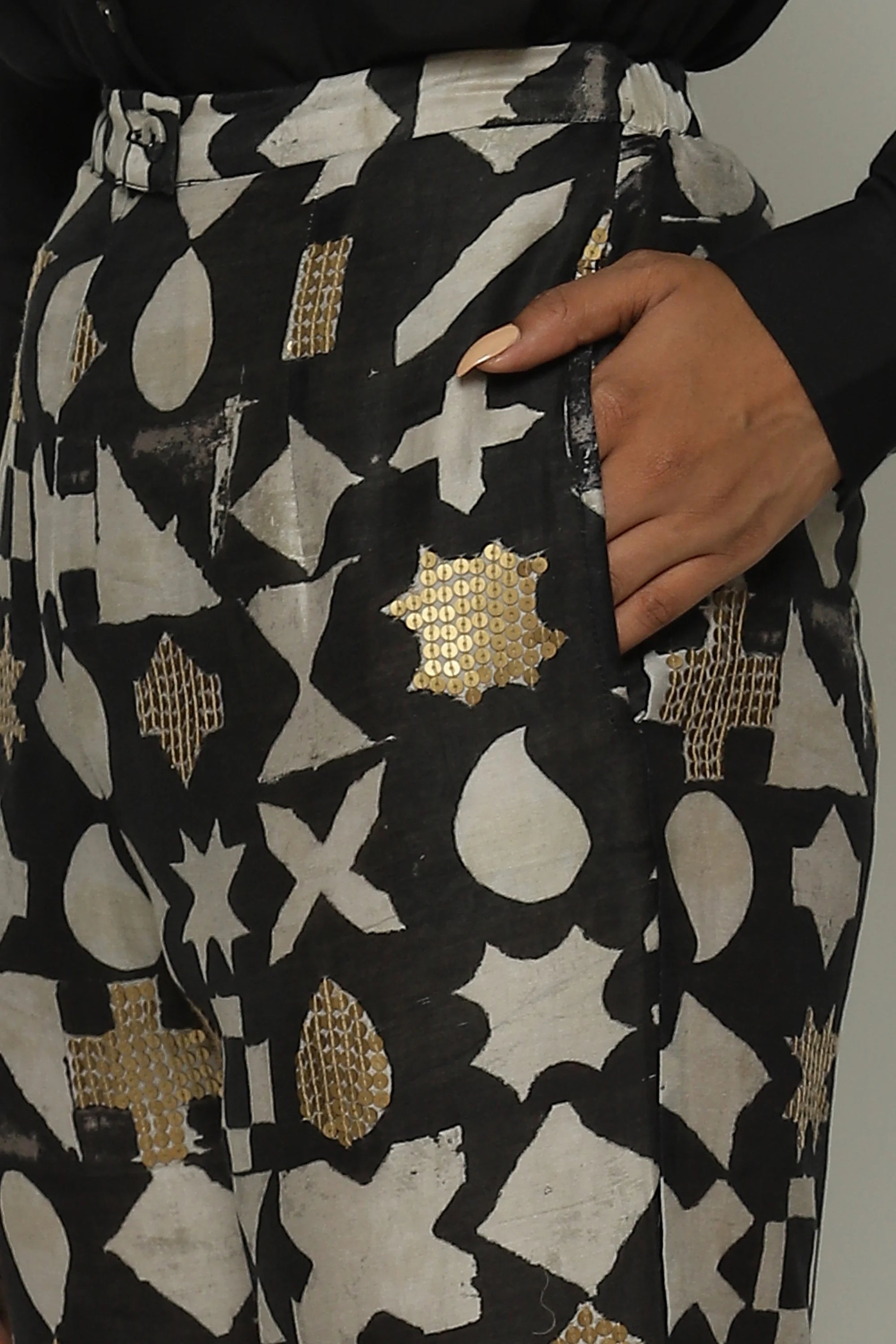 Symbol Print  & Sequins Tapered Pant