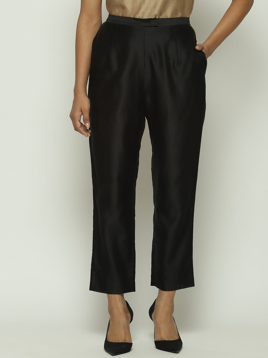 Solid Classics Tapered Pant